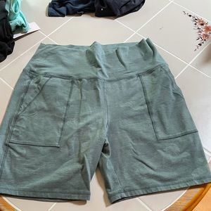 Arie AE Chill Play Move Bike Shorts with Pockets